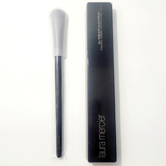 Laura Mercier All Over Eye Color Brush - Picture 2 of 3